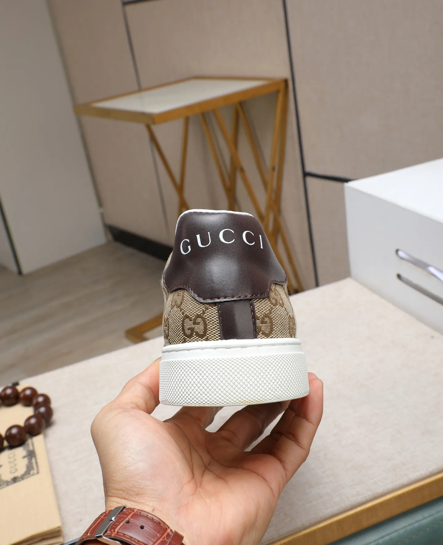 Men's shoes 💰420 GUCCI🔍🔍The latest model is available at the counter simultaneously. Original calfskin imported from Italy, genuine leather lining, (high-end, extravagant and classy) with exquisite workmanship. Sole: Original sole provided by the original factory. ⚠Exclusive double-layer movable molded sole is super comfortable⚠. Photographed in real life. 🎬The real thing is better. 🔍🔍"High quality·Follow the order" code number 38-44